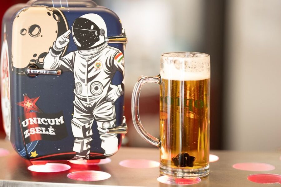 Budapest: Budapest Retro Interactive Museum Ticket - The retro photo card and small personal souvenirs