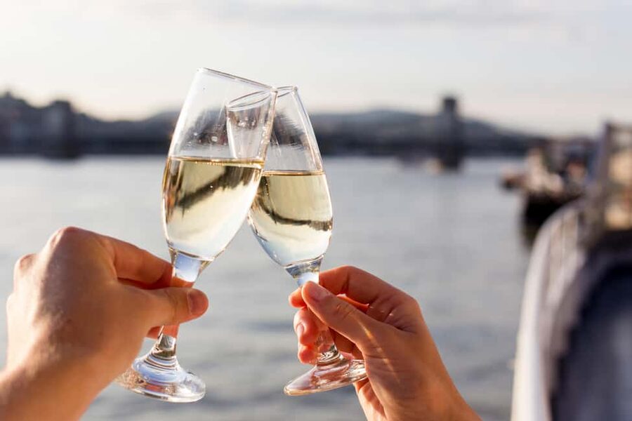 Budapest By Night Sightseeing Cruise - Why Budapest looks best from the Danube