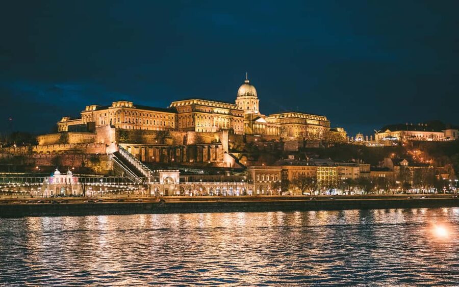 Budapest By Night Sightseeing Cruise - Choosing the right departure time