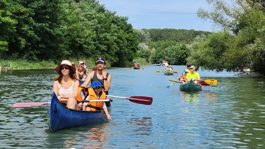 Budapest: Canoeing the Danube w or wo Sauna or Danube Beach - Leányfalu: Local Food Beside the River