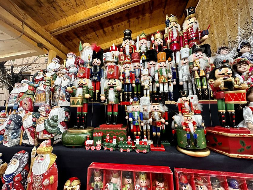 Budapest: Christmas Market Guided Walking Tour with Tastings - Chimney cake: a sweet first taste