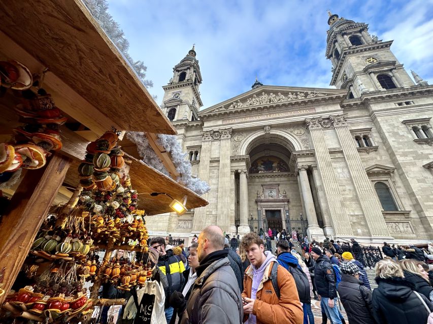 Budapest: Christmas Market Guided Walking Tour with Tastings - The guides make the difference