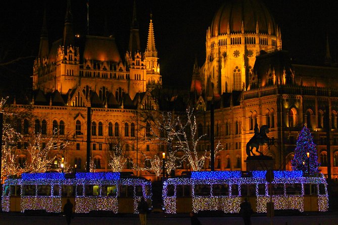 Budapest Christmas Walking Tour & Entry to St Stephen's Basilica - The Christmas market and Hungarian holiday customs
