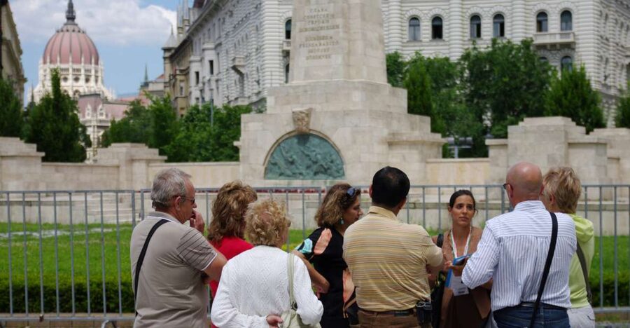 Budapest: City Center Walking Tour - The Duna Corso and the view toward Buda
