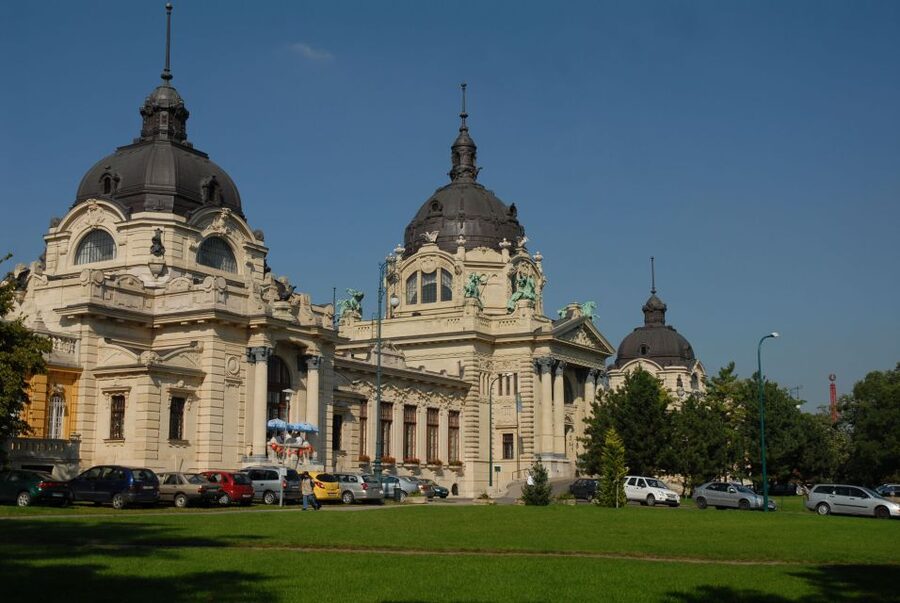 Budapest: City Discovery Tour - Gellért Hill and the bus ride between the sights
