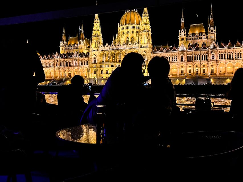 Budapest: City Highlights Cruise with Welcome Drink - Buda Castle, Castle Bazaar, and Gellért Hill