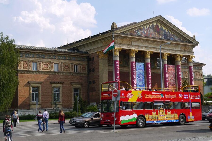 Budapest: City Sightseeing Hop-On Hop-Off Bus Tour & Extras - Audio commentary and what to bring
