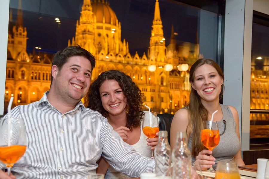 Budapest: Danube Drink and Piano Show - Chain Bridge and the classic Budapest postcard