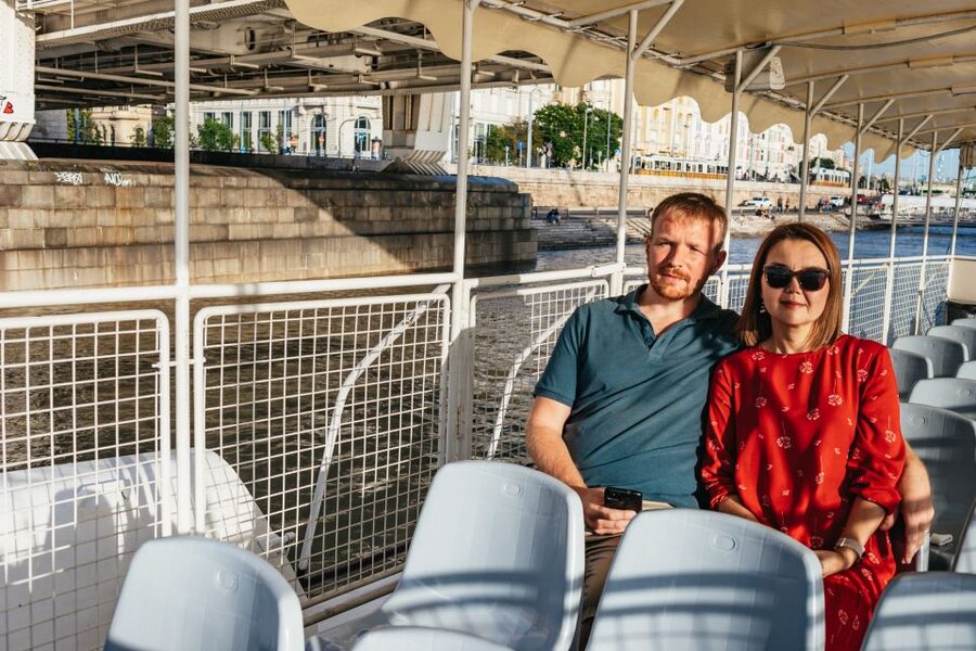 Budapest: Danube River City Lights Express Cruise - Chain Bridge and the first river views