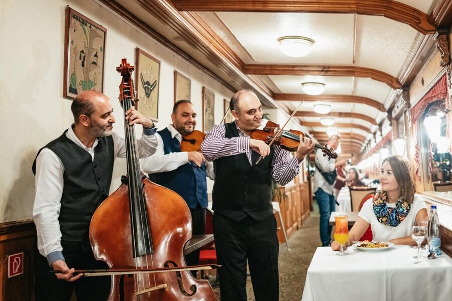 Budapest: Danube River Cruise with Dinner and Prosecco - Is $53 a fair price?