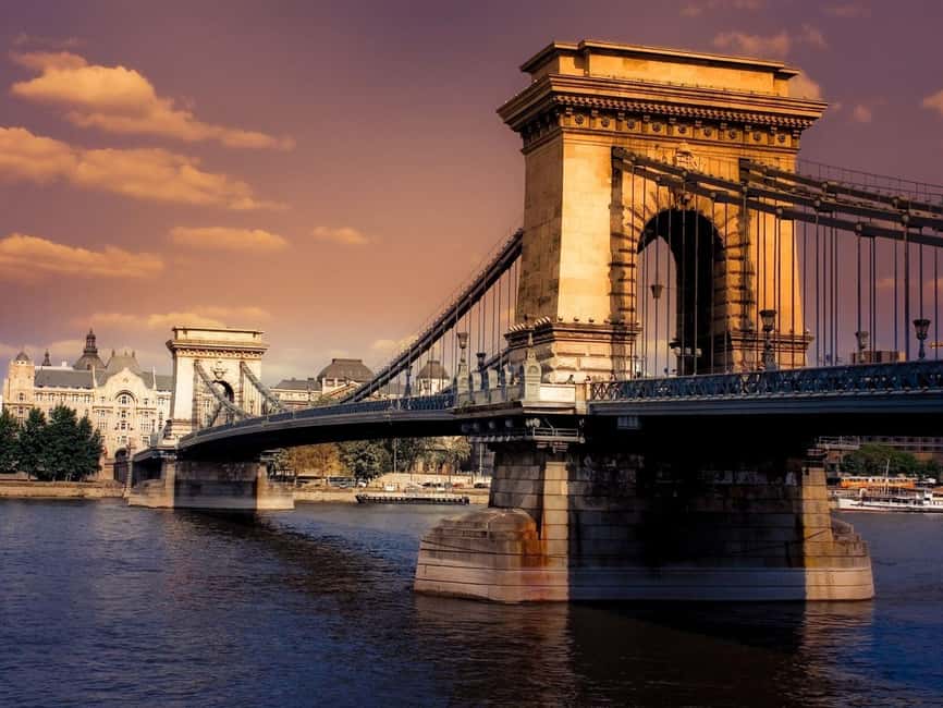 Budapest: Danube River Sightseeing Cruise with Audio Guide - Chain Bridge and the Buda Castle skyline