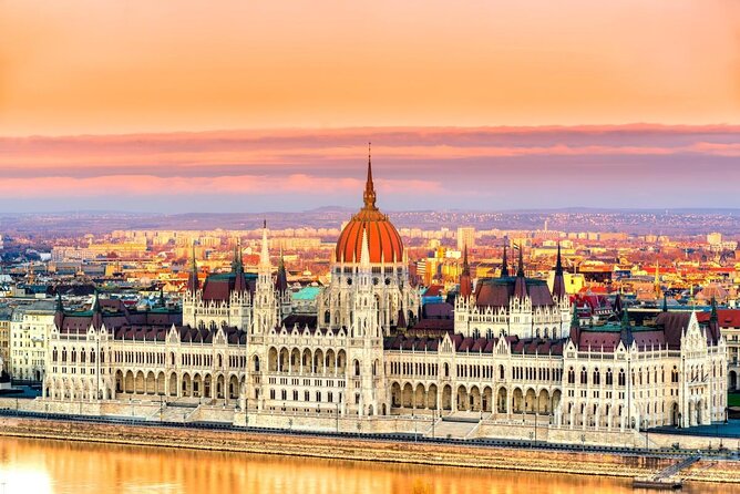 Budapest Danube Sightseeing Cruise with Unlimited Drinks - Key points at a glance