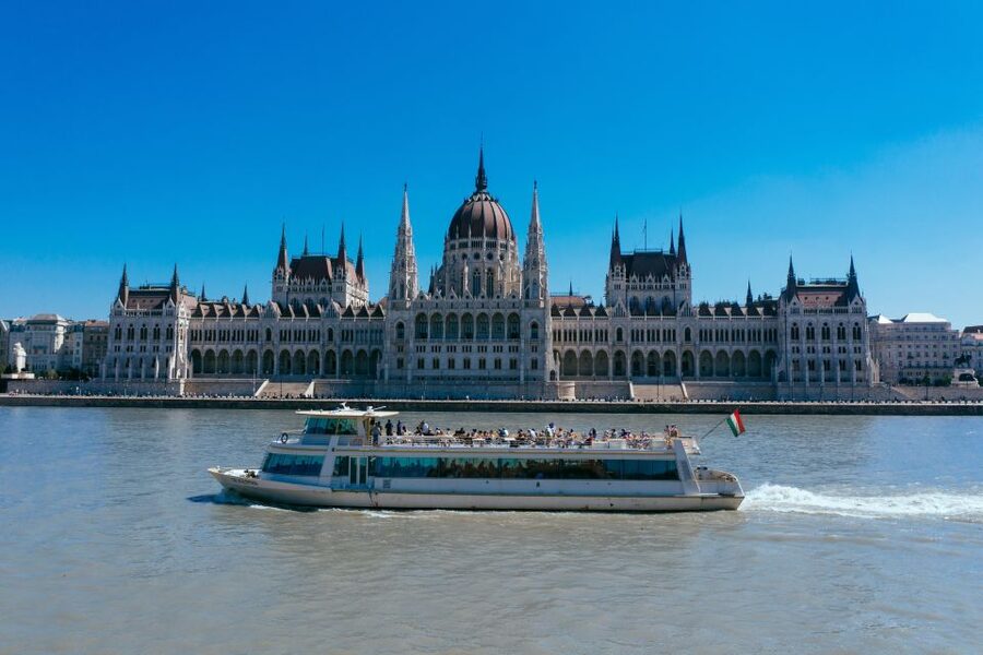 Budapest: Day or Night River Cruise on Panoramic Boat - Gellért Hill and Budapest’s southern sights