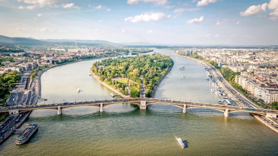 Budapest: Day or Night River Cruise on Panoramic Boat - Choosing a daytime or evening departure