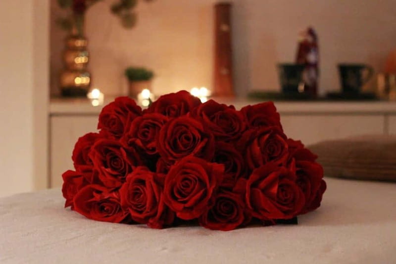 BUDAPEST, Day Spa : Couples Massage with Roses Bubble Bath - Starting with Palo Santo and the massage