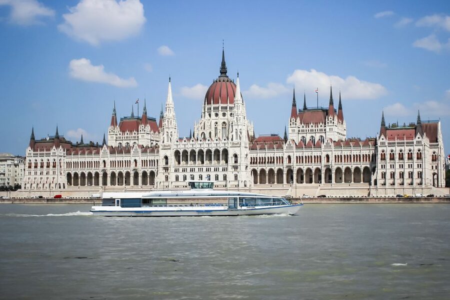 Budapest: Daytime Sightseeing Boat Cruise - Buda Castle from the river