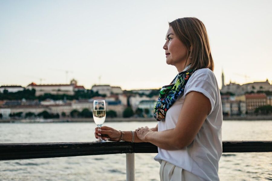 Budapest: Dinner Cruise with Live Music and Folk Dance Show - Key points to know before booking