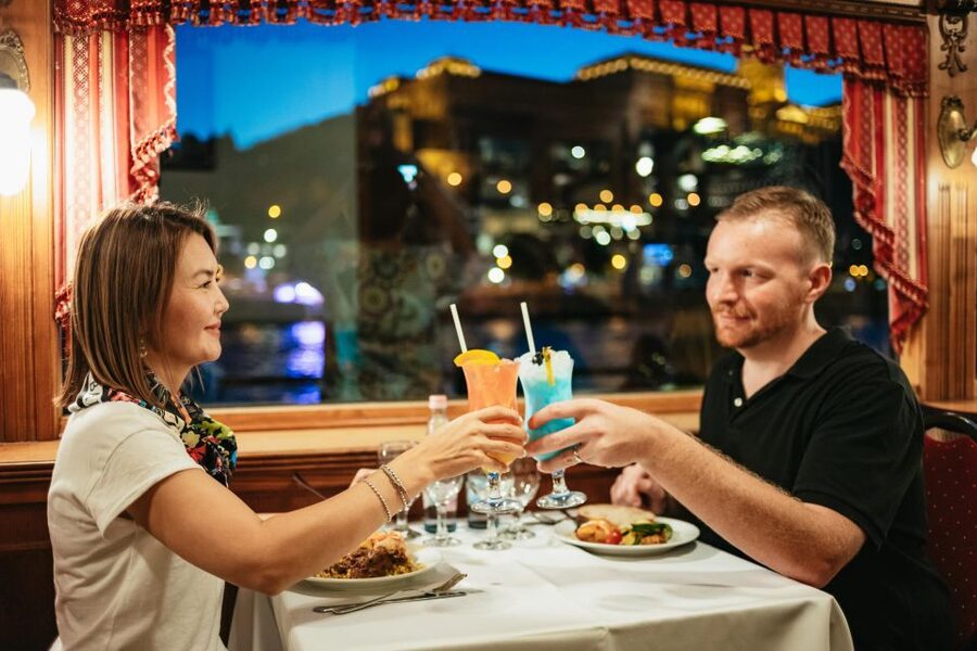 Budapest: Dinner Cruise with Live Music and Folk Dance Show - Live music and the Hungarian cimbalom