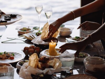 Dinner Cruise with Live Music and Unlimited Drinks