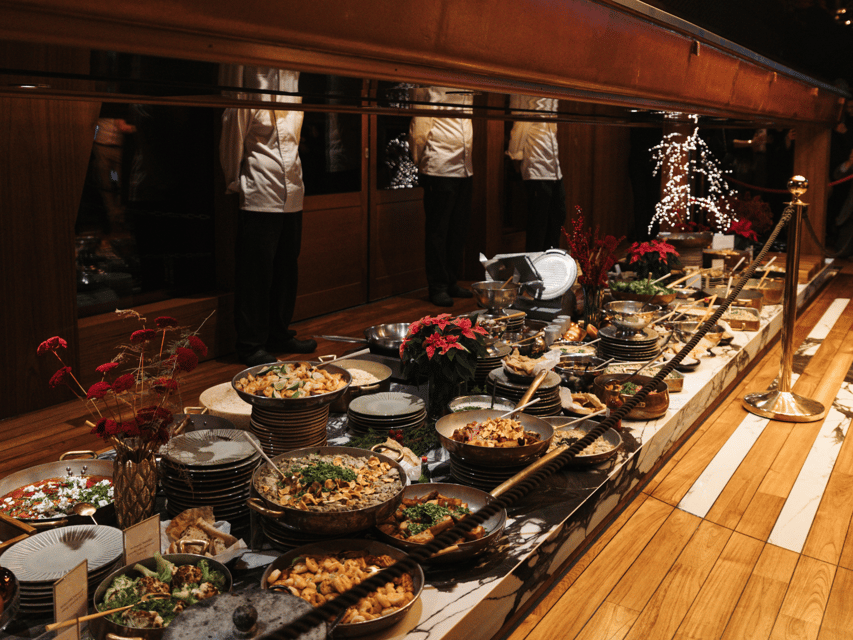 Budapest: Dinner Cruise with Live Music and Unlimited Drinks - Booking details worth knowing