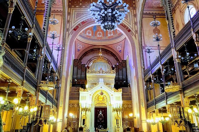 Budapest Dohany, Heroes', Rumbach synagogues & Jewish Ghetto Tour - Raoul Wallenberg Memorial Park and the ghetto cemetery