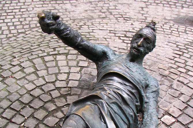Budapest Dohany, Heroes', Rumbach synagogues & Jewish Ghetto Tour - Carl Lutz and Spinoza