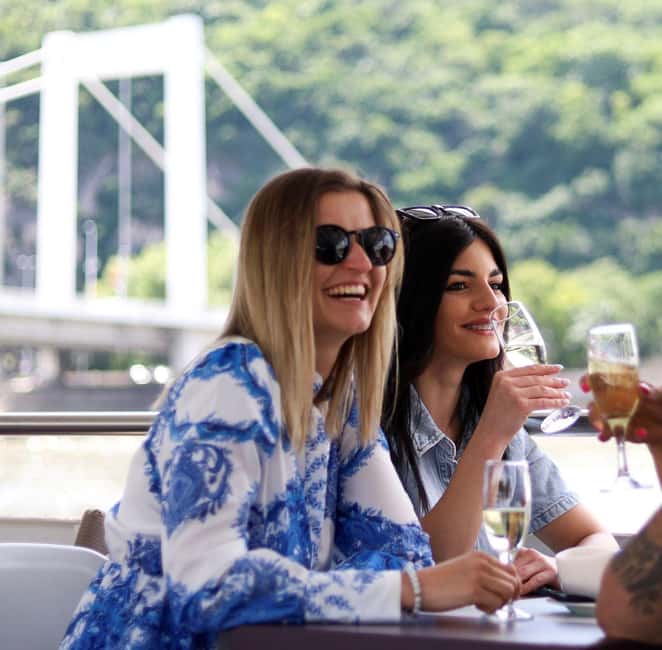 Budapest: Downtown Budapest Unlimited Booze Cruise - Staff and service make a difference