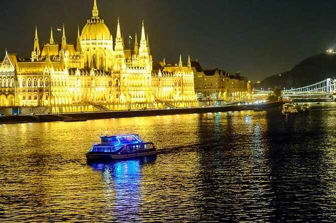Budapest Drinks and Piano Show Cruise - The piano rivalry gives the cruise its character