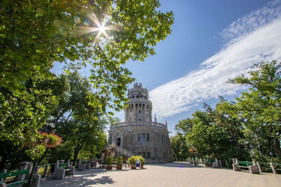 Budapest: Elisabeth Tower Visit by Chairlift & Transport - Choosing the best weather and clothing