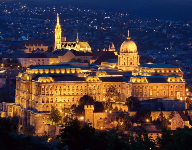 Budapest: Evening Castle Hill Tour with Fishermen's Bastion - Why Castle Hill works better after sunset
