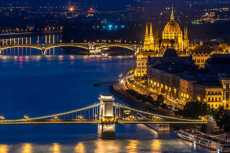 Budapest: Evening Castle Hill Tour with Fishermen's Bastion - Starting at St. Anne Church in Batthyány Square