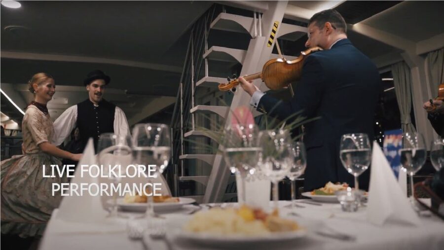 Budapest: Evening Cruise and Dinner with Welcome Drink - Small details that can improve your evening