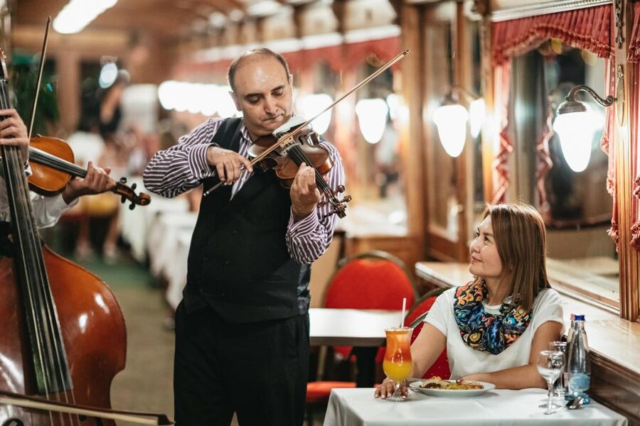 Budapest: Evening Cruise including Drinks and Live Music - Why Budapest looks better from the Danube after dark