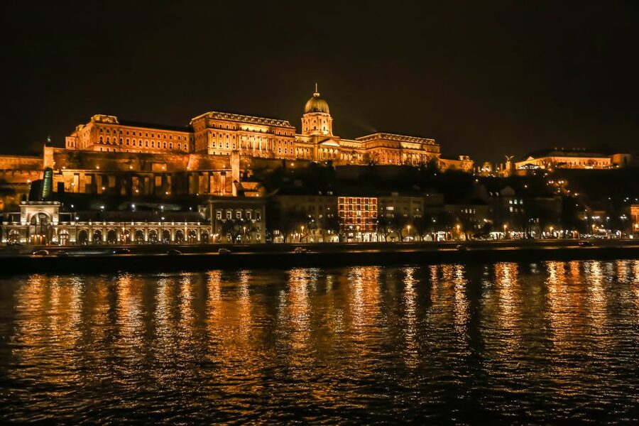 Budapest: Evening Cruise including Drinks and Live Music - Who will enjoy this Budapest cruise most