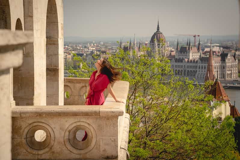 Budapest: Fast Private Photoshoot at Fisherman's Bastion - Posing help for people who dislike cameras