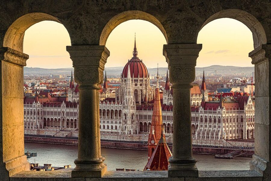 Budapest Full Day Tour - A lunch hour that keeps the day humane