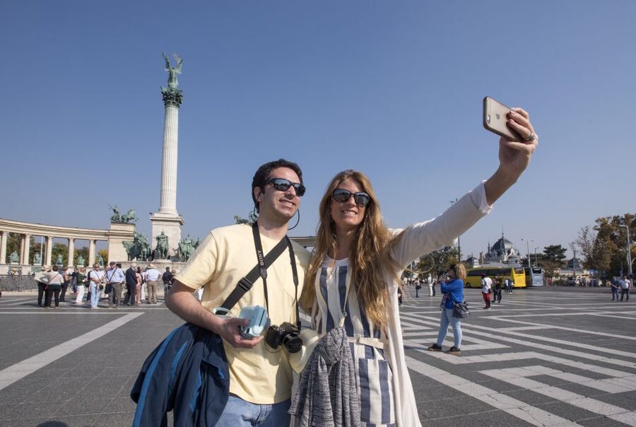 Budapest: Grand City Tour with Parliament Visit - Guides, languages, and the feel of the tour