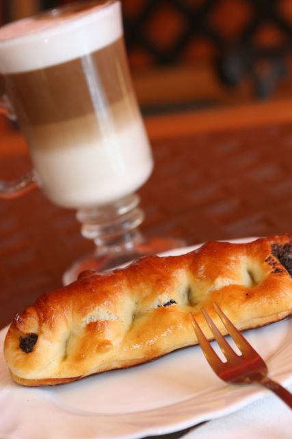 Budapest Grand Half-Day Jewish Heritage Tour - The kosher café stop and lunch option