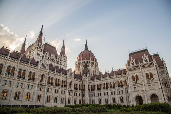 Budapest Grand Walk - The Danube finale: Parliament, memorials, and Chain Bridge