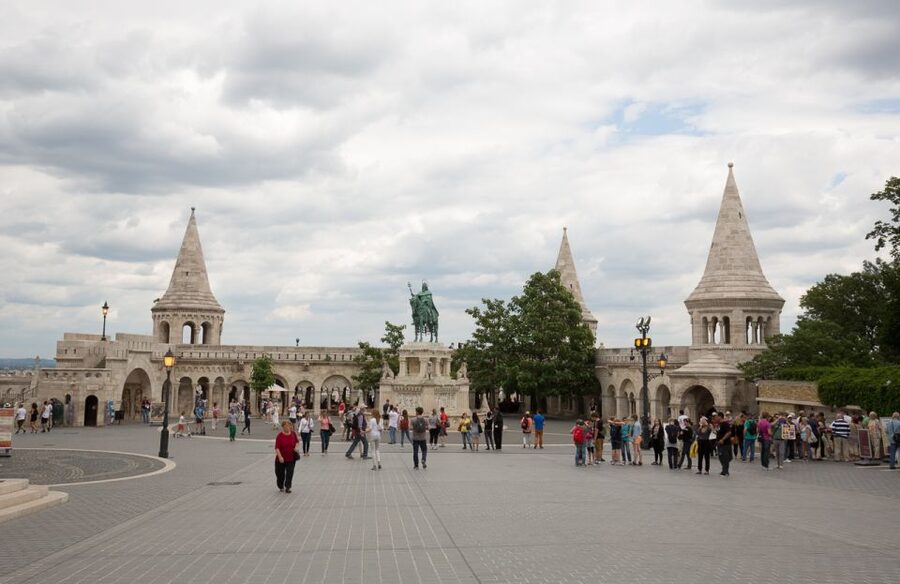 Budapest: Guided City Tour by E-Bike - Coffee, cake, and the climb to Buda Castle