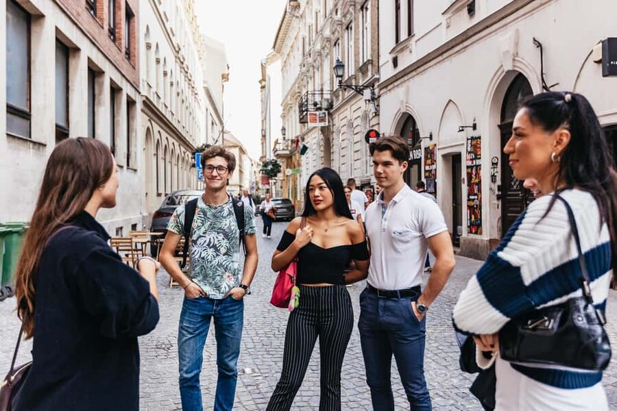 Budapest: Guided Foodie Walking Tour with Food and Drinks - What the guides add to the evening