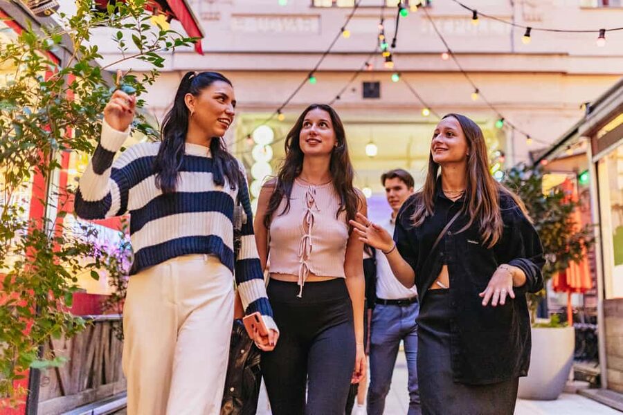 Budapest: Guided Foodie Walking Tour with Food and Drinks - Group size, timing, and practical comfort
