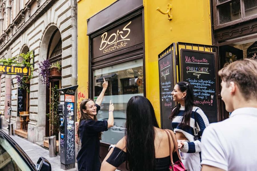 Budapest: Guided Foodie Walking Tour with Food and Drinks - District 7, from Jewish neighborhood to nightlife center