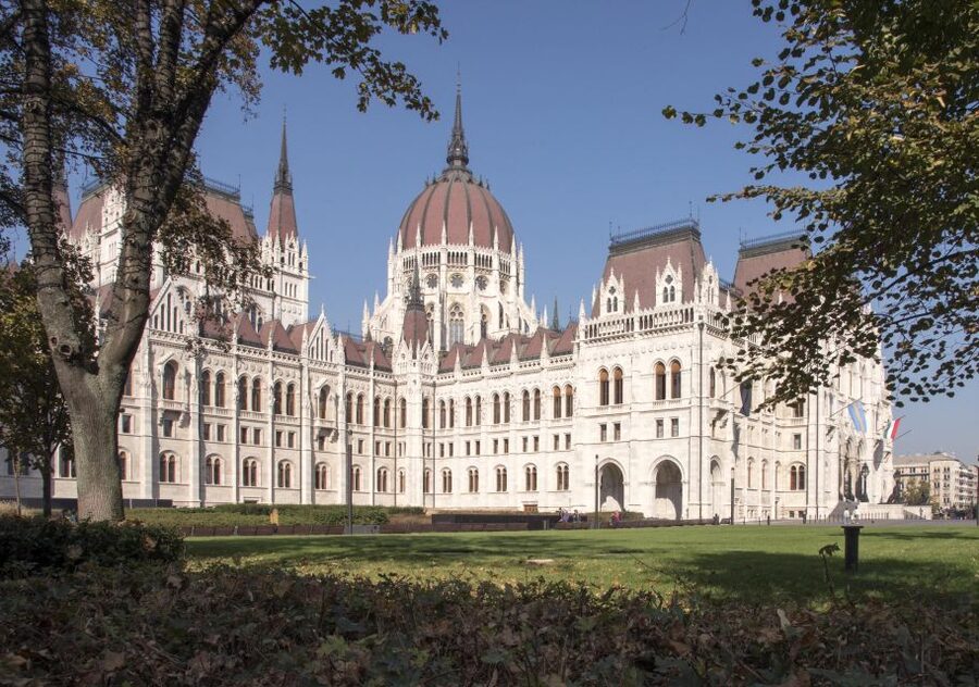 Budapest: Guided Walking Tour of Pest - St. Stephen’s Basilica gives the walk a grand opening