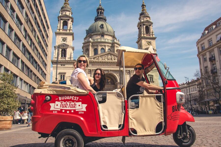Budapest: Half-Day Exclusive Highlights Private Tour - Starting in the city with pickup included