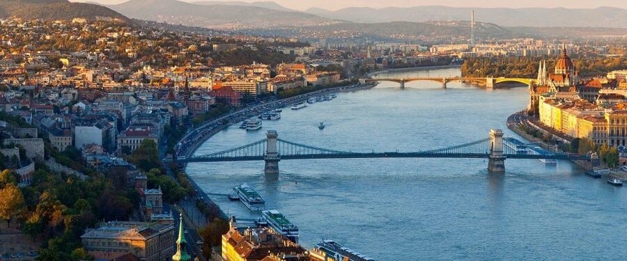 Budapest: Half-Day Highlights Small Group Private Tour - Key points at a glance