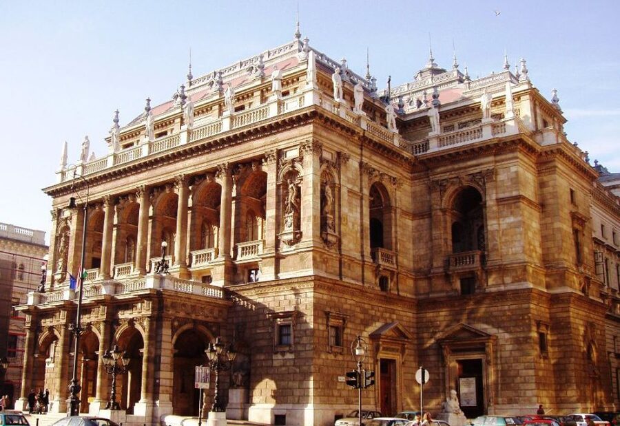 Budapest: Half-Day Highlights Small Group Private Tour - St. Stephen’s Basilica and the rooftop finish