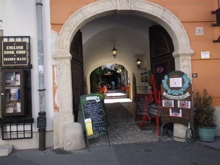 Budapest: Half-Day Highlights Small Group Private Tour - Guide style and language options