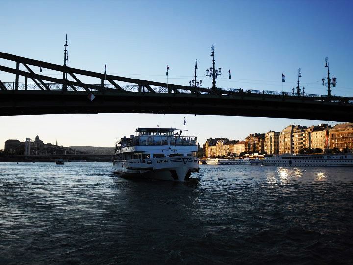Budapest: Half-Day Highlights Small Group Private Tour - Who should book this four-hour tour