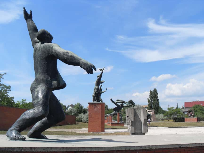 Budapest Half-Day Tour: Life Behind the Iron Curtain - Who should book this tour?
